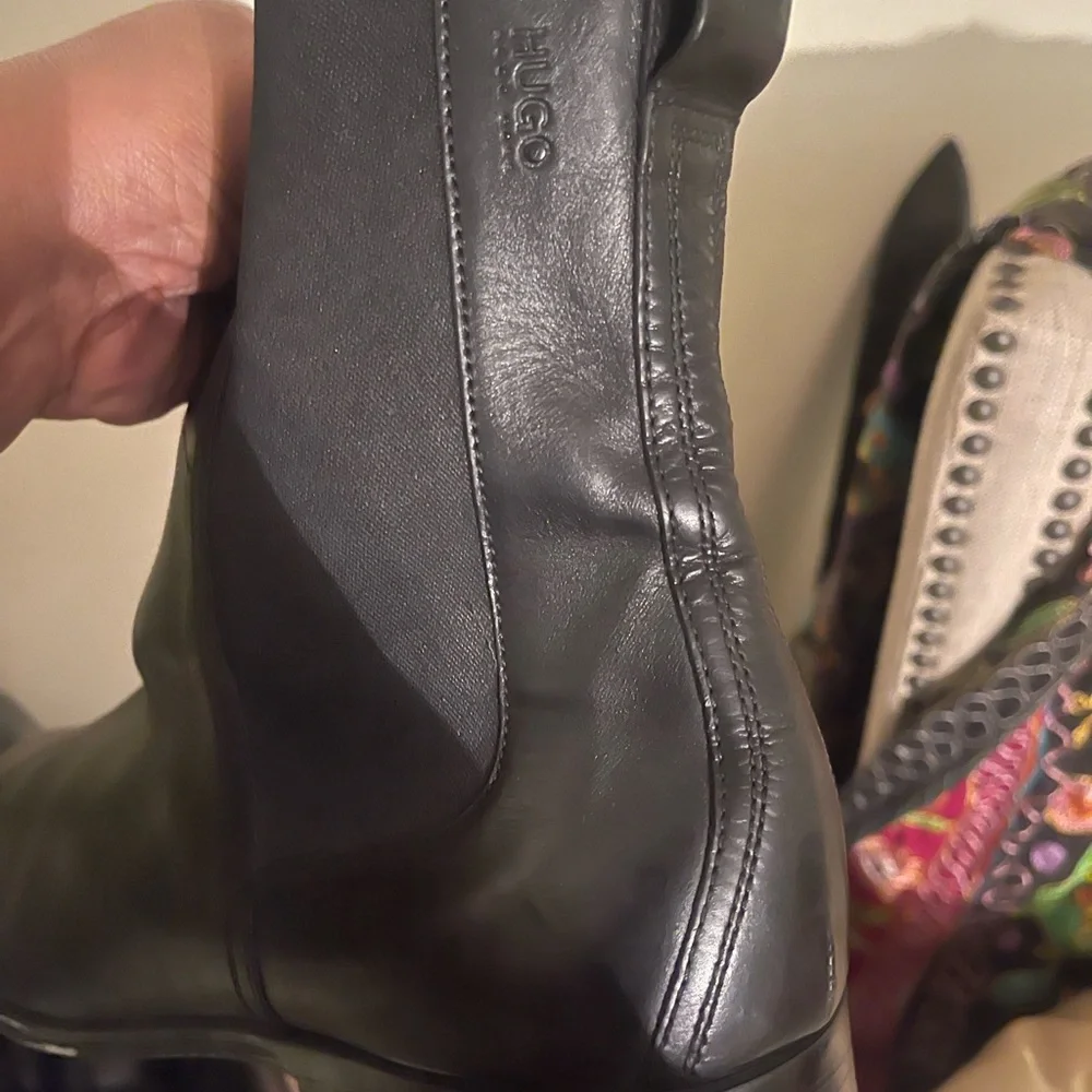 HUGO Black Leather Men's Boots - Picture 5 of 16